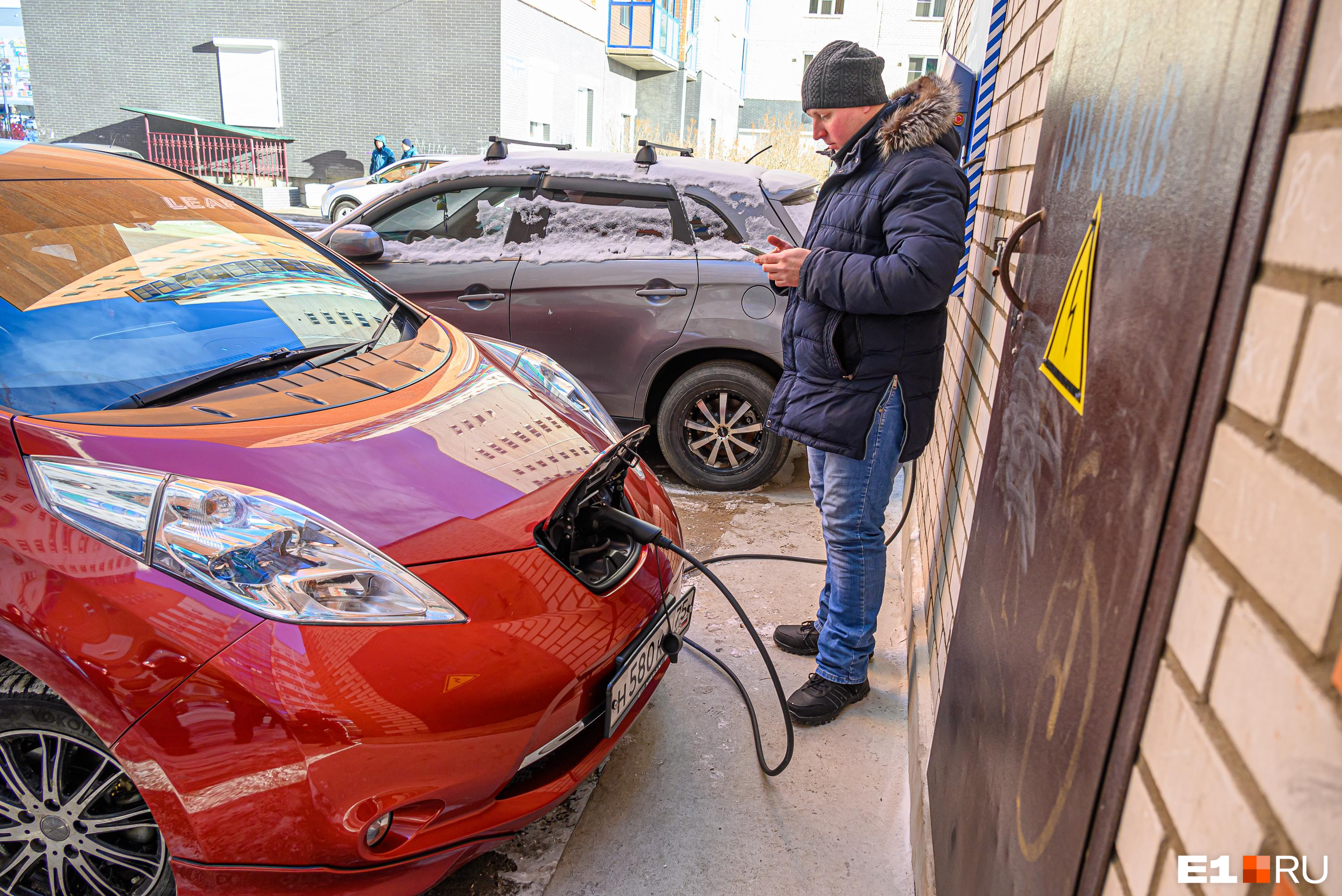 В Екатеринбурге взлетел спрос на электрокары. Почем продают шикарные авто, которым не нужен бензин