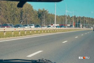 Пробка за пробкой! Екатеринбург окружили транспортные заторы: видео с разных трасс