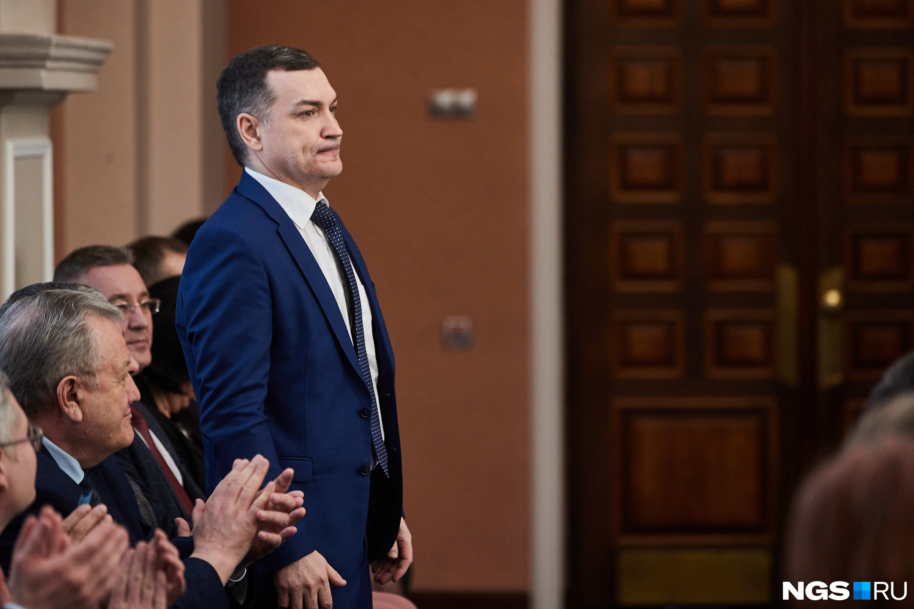 «Будем справляться с фантазиями вместе»: как депутаты 2,5 часа выбирали Новосибирску нового мэра — исторический репортаж