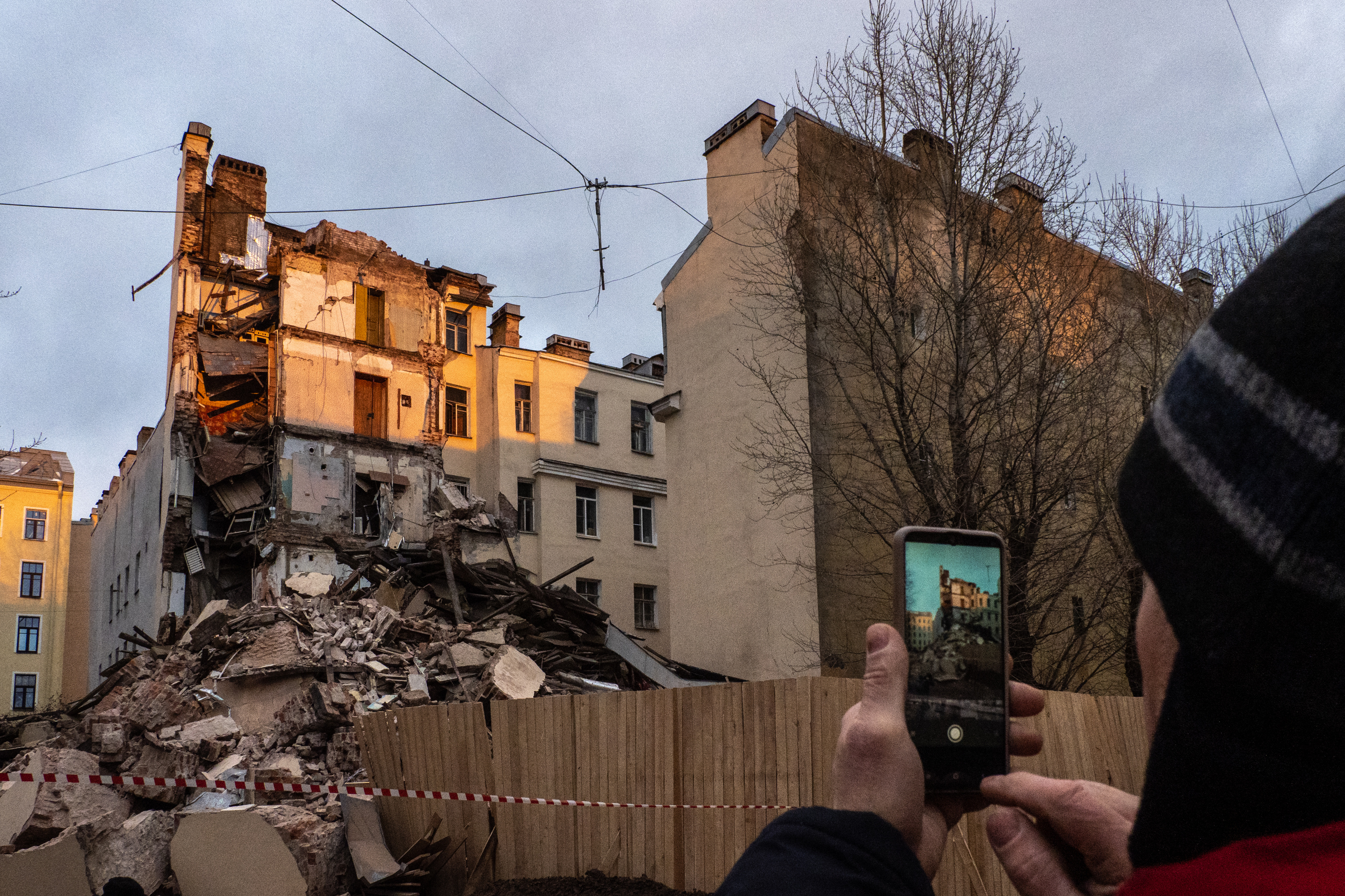 Санкт петербург упал дом