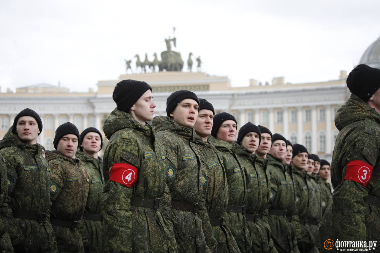 Первая сводная репетиция парада Победы прошла на Дворцовой площади