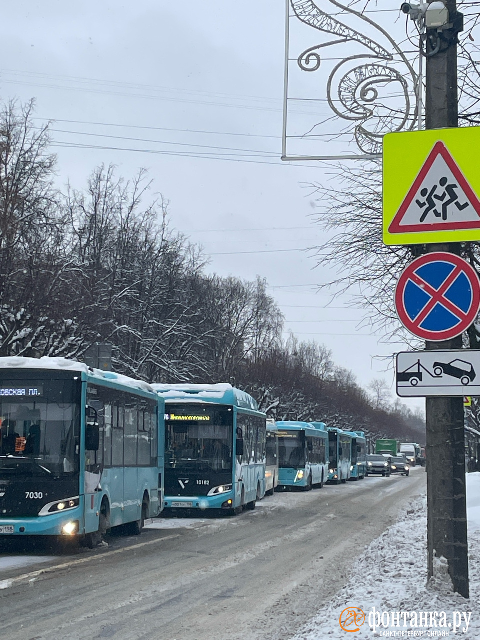 Два десятка автобусов встали в мертвой пробке из-за ДТП в Пушкине |  14.12.2023 | Санкт-Петербург - БезФормата