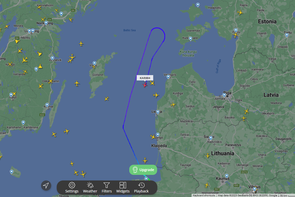 Самолет летел в сторону Перми, но развернулся над Балтийским морем и отправился обратно