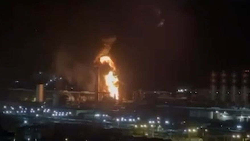 В Краснодарском крае вспыхнула нефтебаза. Видео огромного пожара