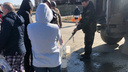 «Даже в магазинах бутылок не осталось»: жители пригорода Челябинска заявили о нехватке воды после аварии
