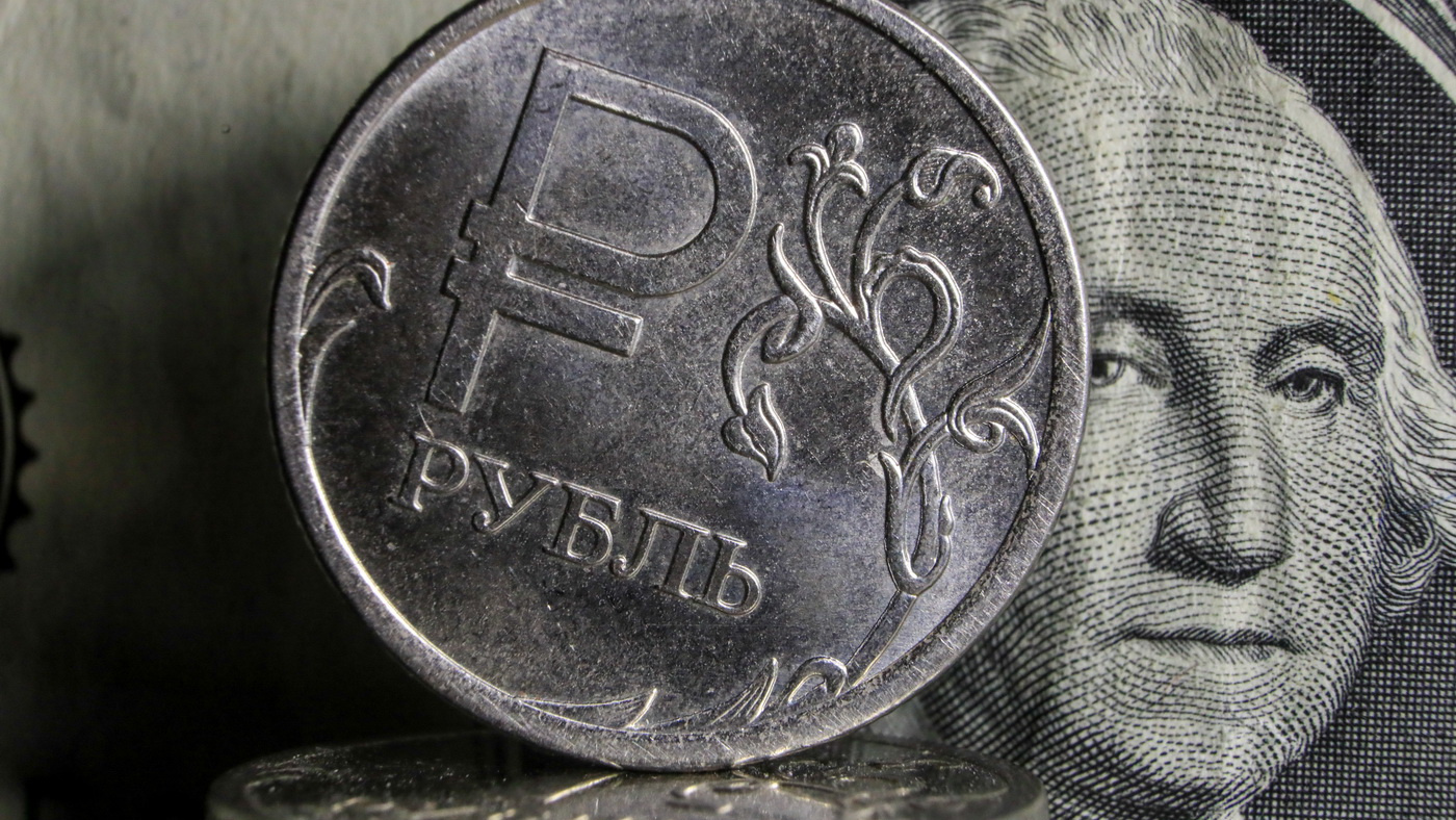 Без паники и доллара по 100. Почему резко ослабел рубль и что будет дальше