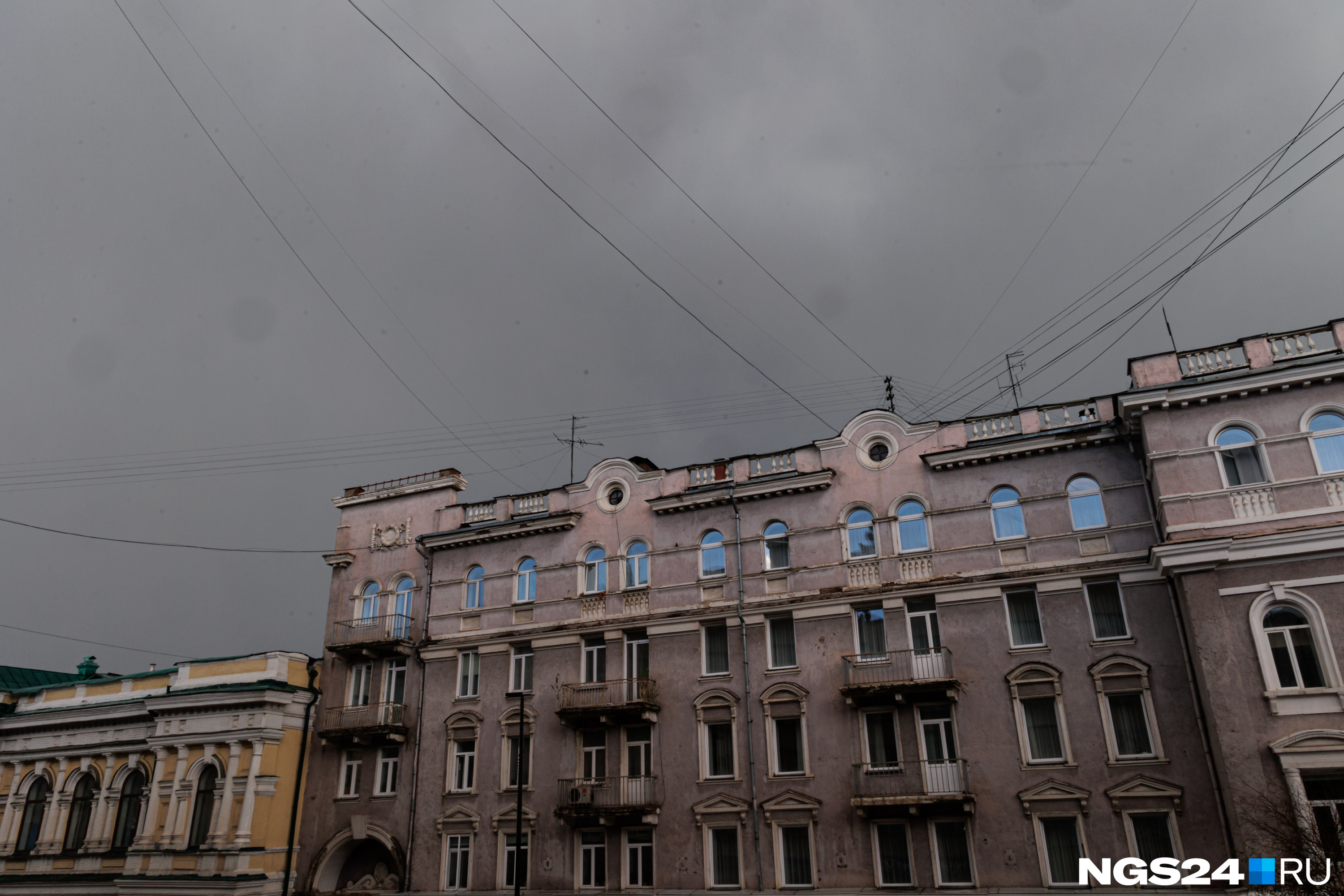 На край обрушатся ливни с грозами. Дойдет ли шторм до Красноярска?