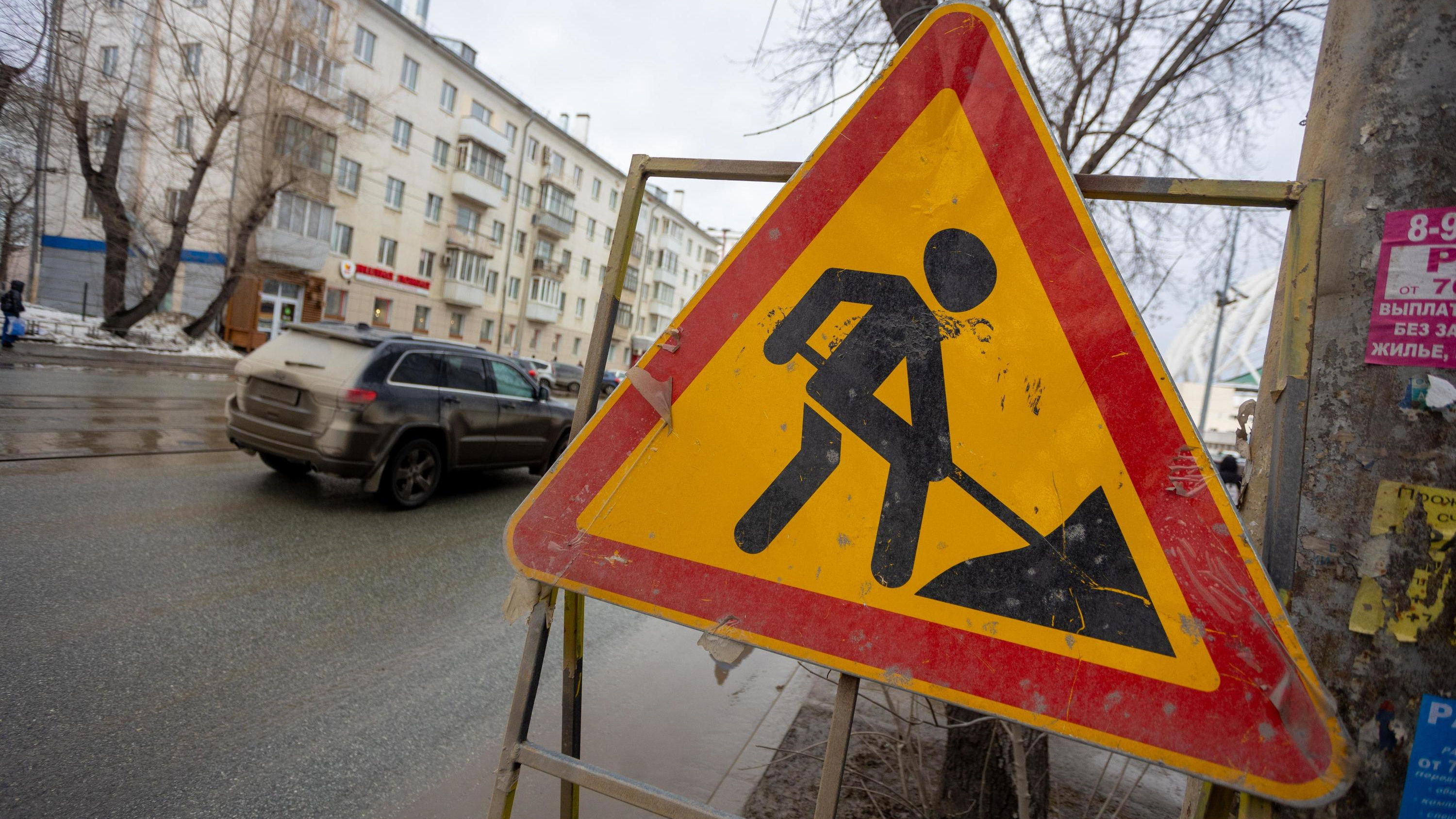 Дорогу в Томске перекрыли из-за коммунальной аварии