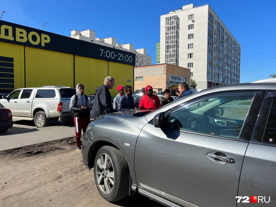В основном нам встретились молодые люди, которые приехали в Россию не так давно