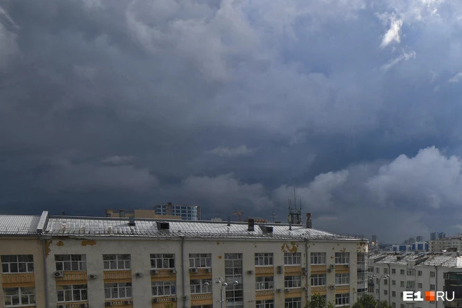 На Урал надвигаются сильные ливни и град: штормовое предупреждение