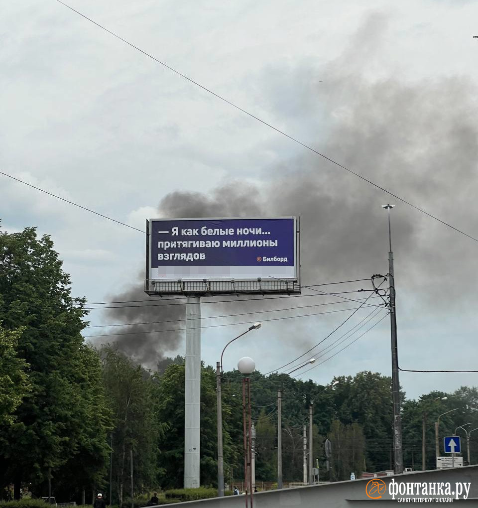 В районе Красненького кладбища в Петербурге сгорели три трактора - 17 июня  2024 - ФОНТАНКА.ру