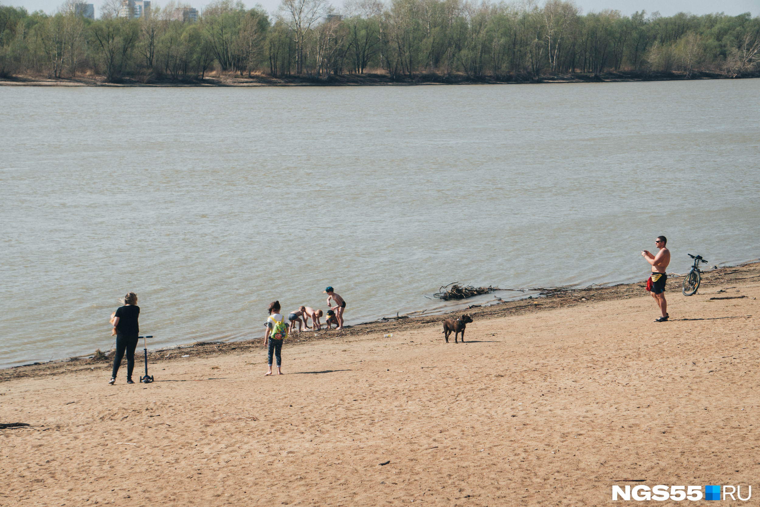 Три девочки-подростка начали одновременно тонуть на Кировском пляже