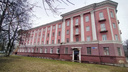Под ТЦ или офисы: в Ярославле выставили на продажу здание детской больницы