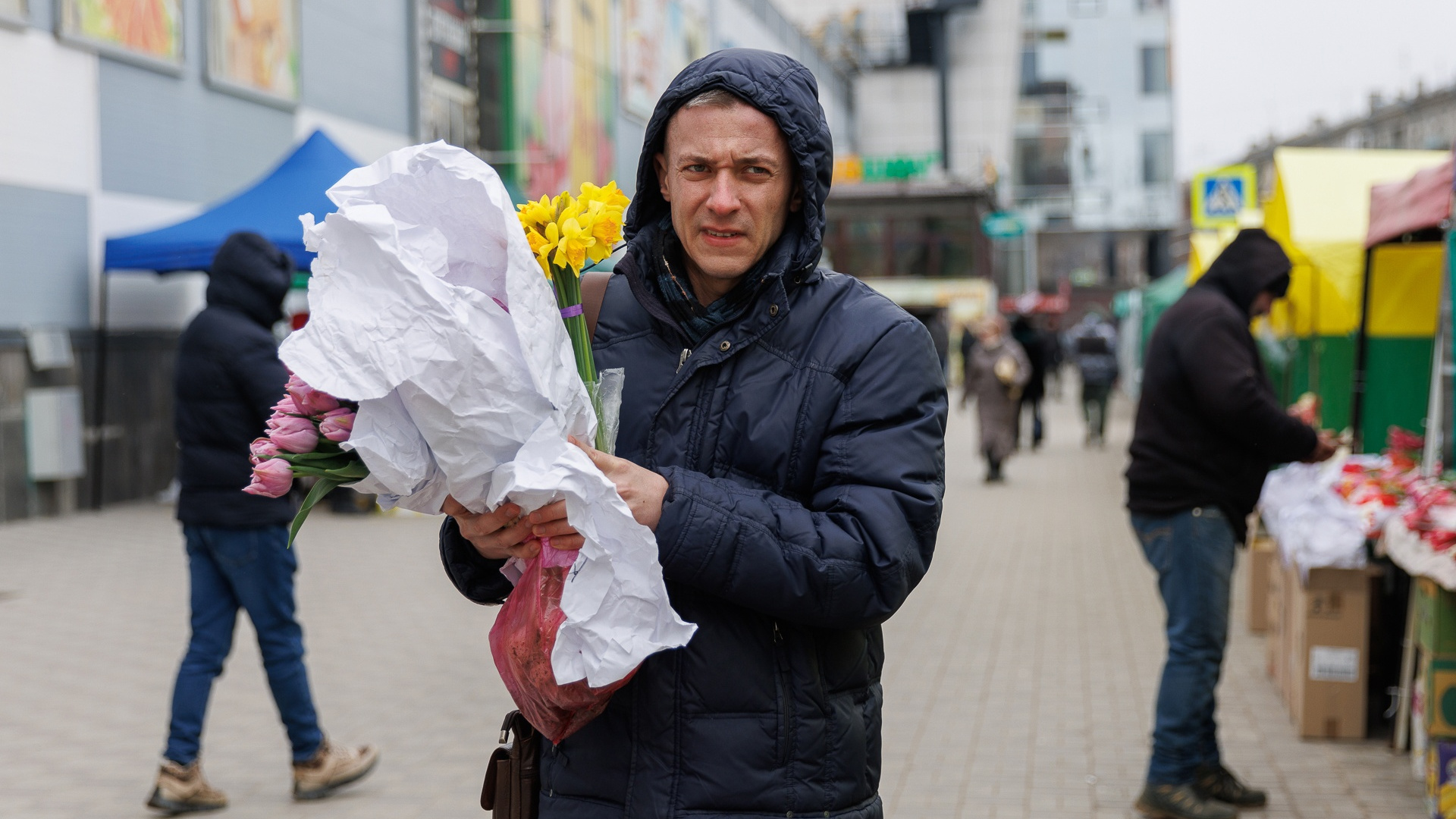 «Бабушки едва ли не плевались»: в Волгограде цена за маленький букетик мимозы достигла уже 600 рублей