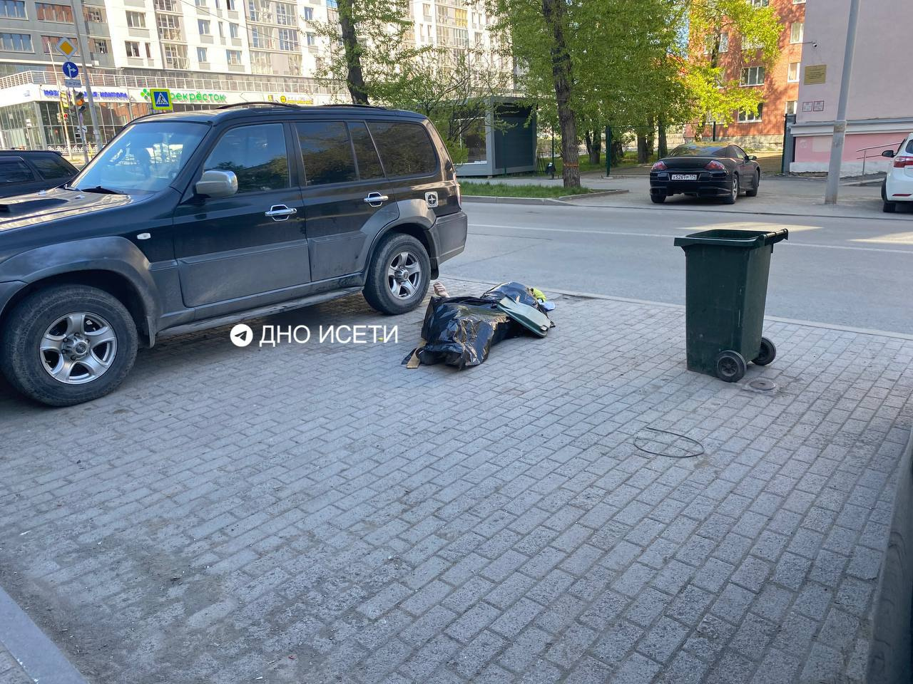 В Екатеринбурге 39-летнего мужчину нашли мертвым в машине