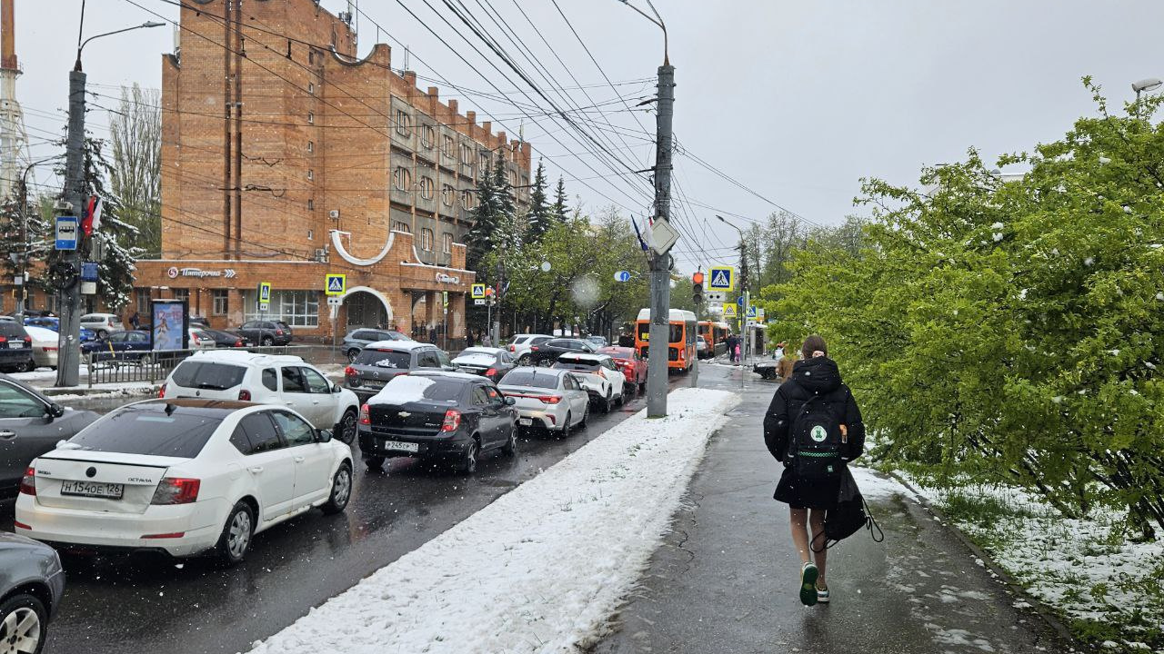 Зима вернулась. Майский снегопад обрушился на Нижний Новгород. Смотрим, как город пережил холодную ночь