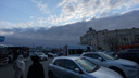 Что-то темное ползет на Владивосток... а, это огромная туча несет мокрый снег! Смотрим