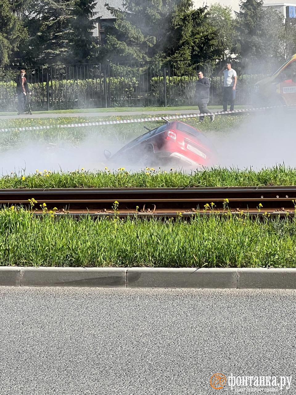 Водитель пострадал в зоне прорыва на Гашека, спасая свой автомобиль |  15.05.2024 | Санкт-Петербург - БезФормата