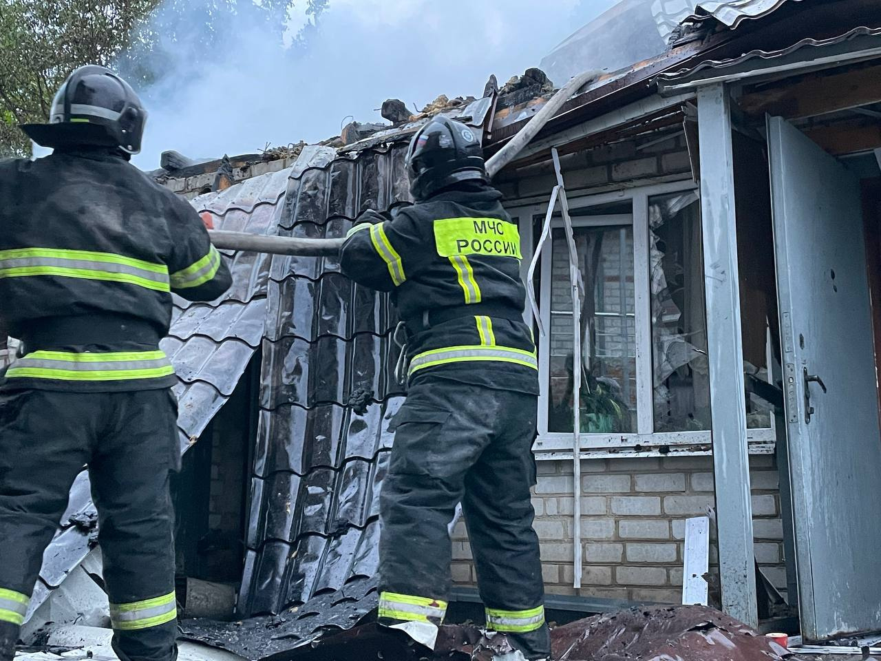 После отражения атаки на Белгород начался пожар в поселке Дубовое, есть  раненые - 15 мая 2024 - ФОНТАНКА.ру