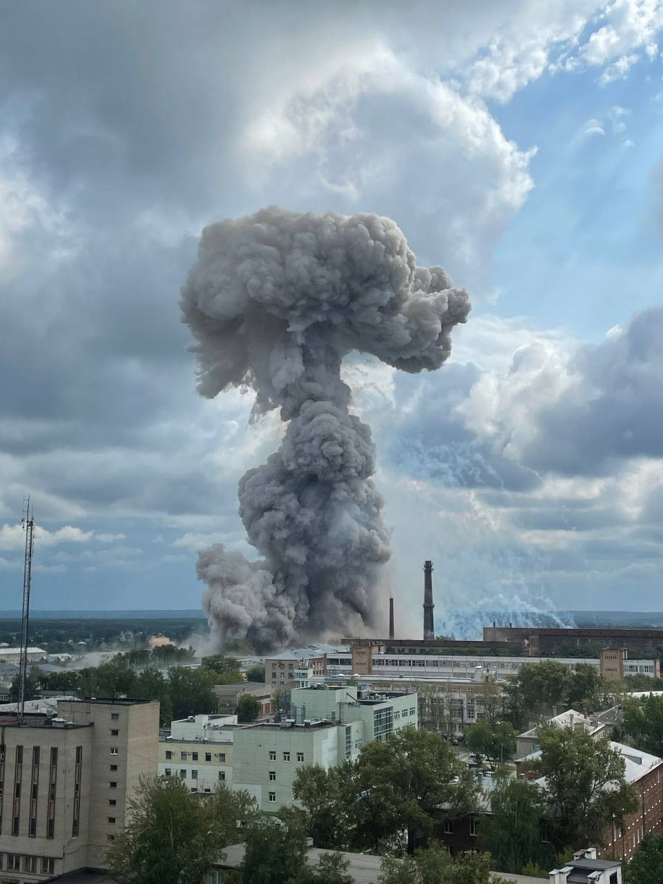 Взрыв на Загорском оптико-механическом заводе в Сергиевом Посаде: что  известно к этому часу | 09.08.2023 | Санкт-Петербург - БезФормата