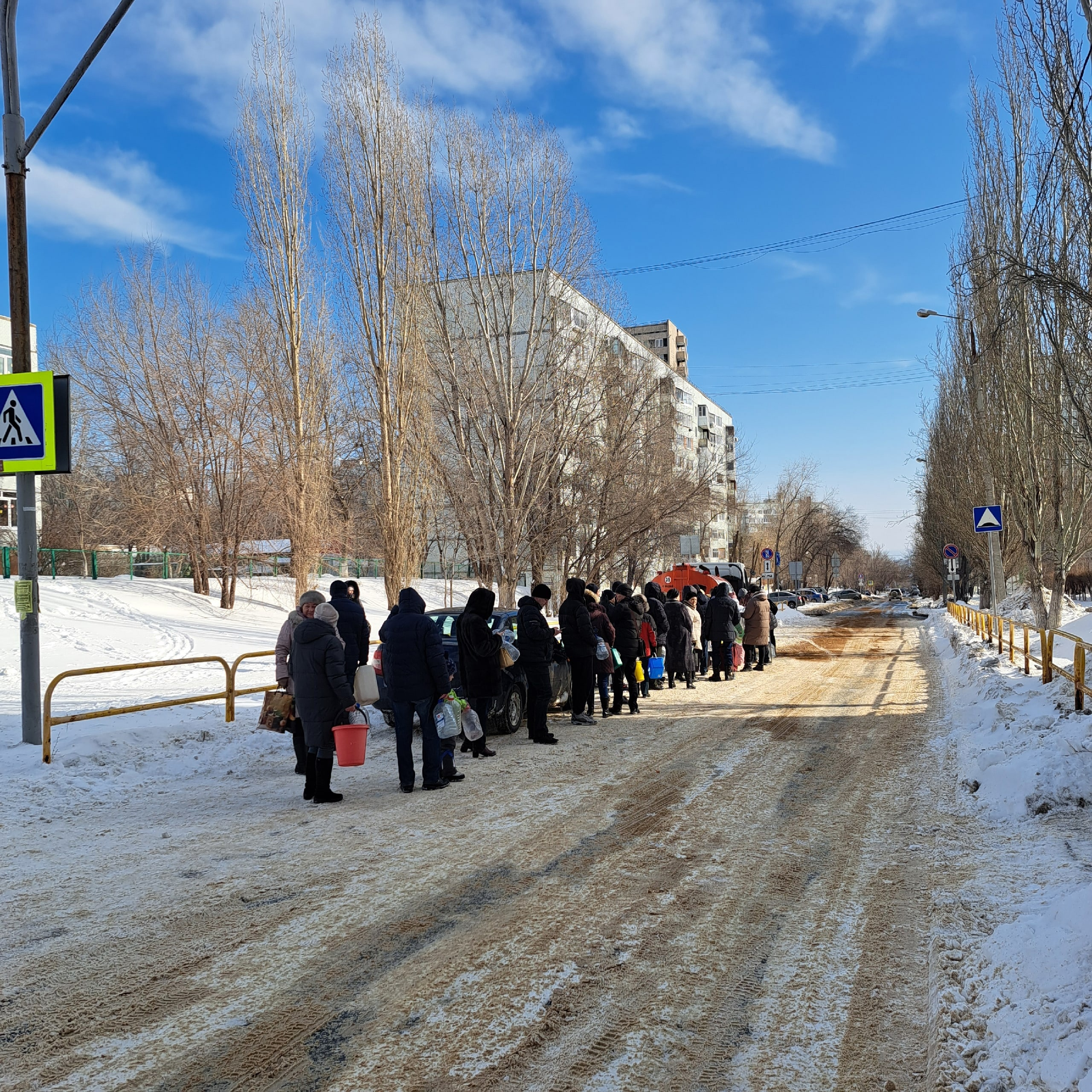 в волжском прорвало трубу