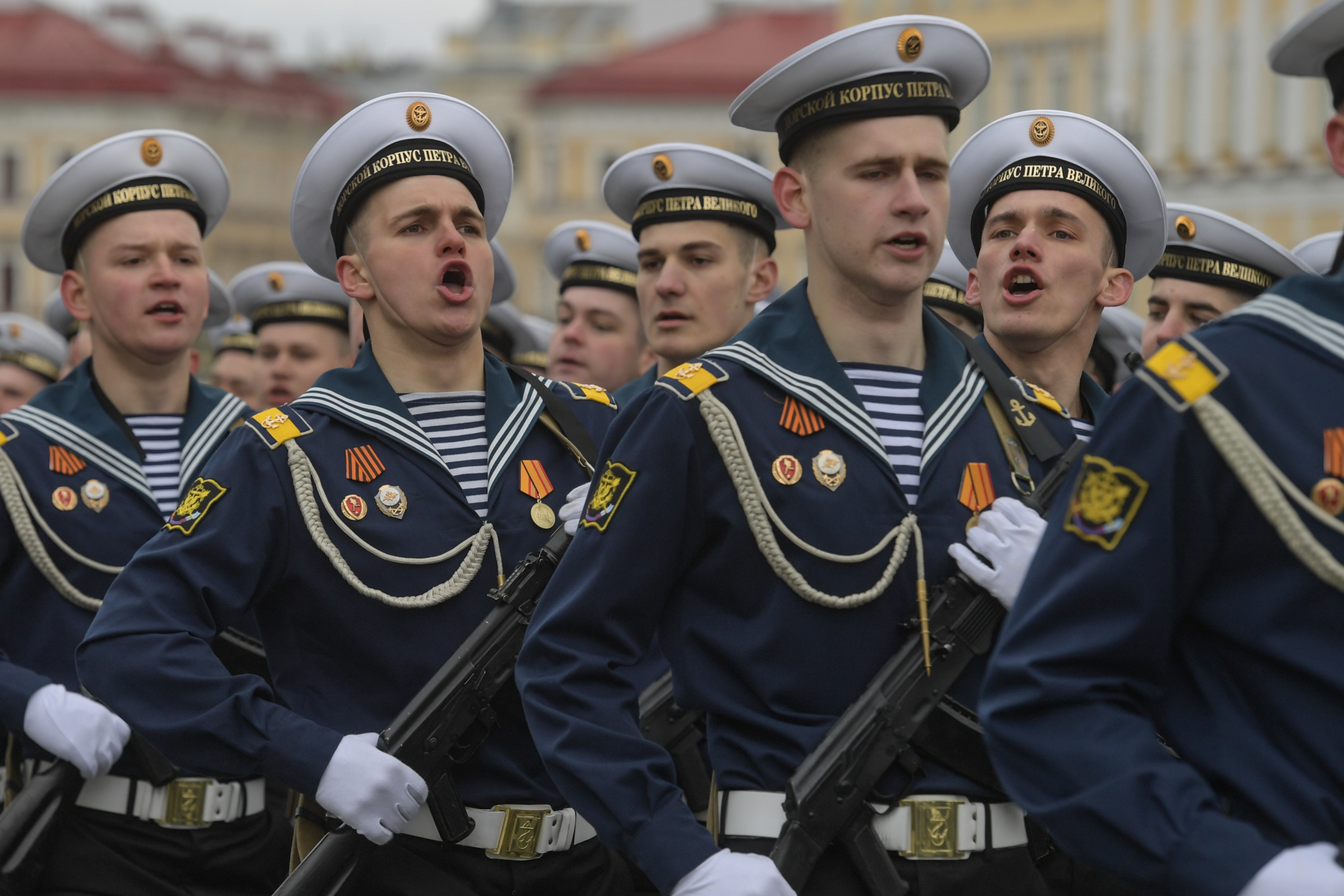 Принимать парад на Дворцовой будет правая рука генерала Лапина.  Рассказываем, что еще известно