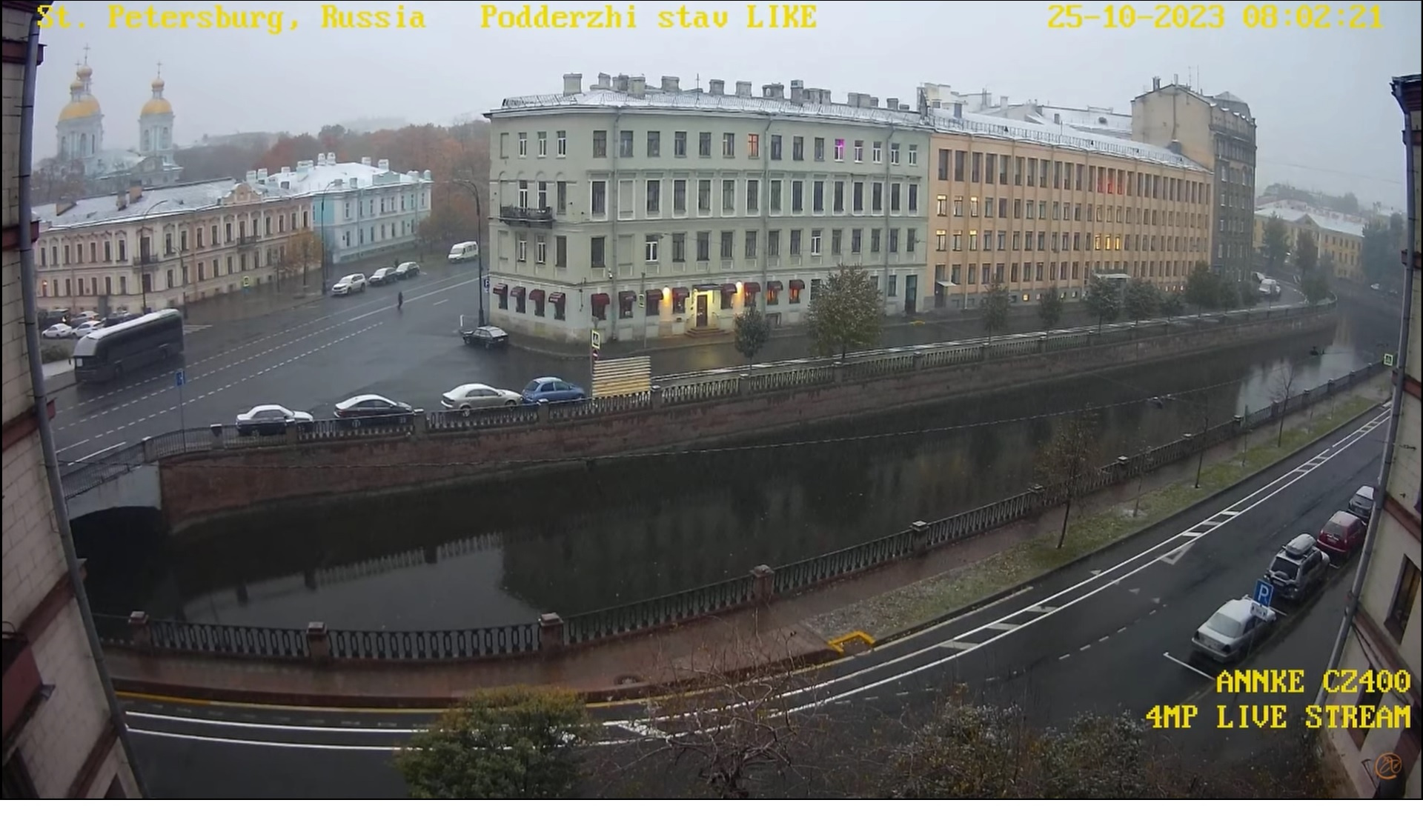 Снежные заряды выносит на город. Петербург утром отличился