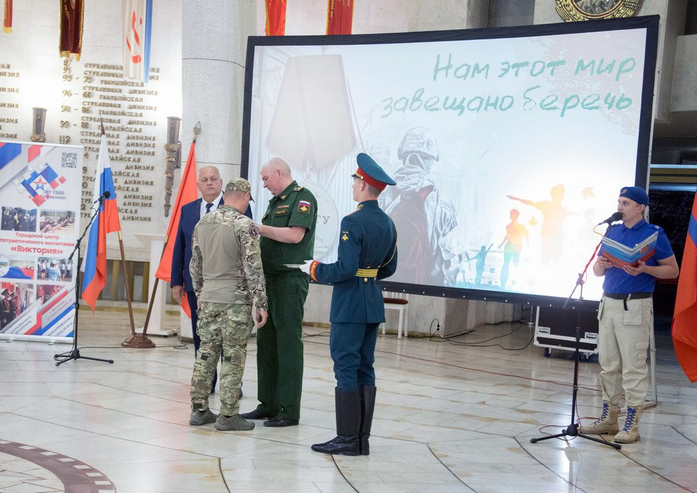 Фото награждения военных наградами