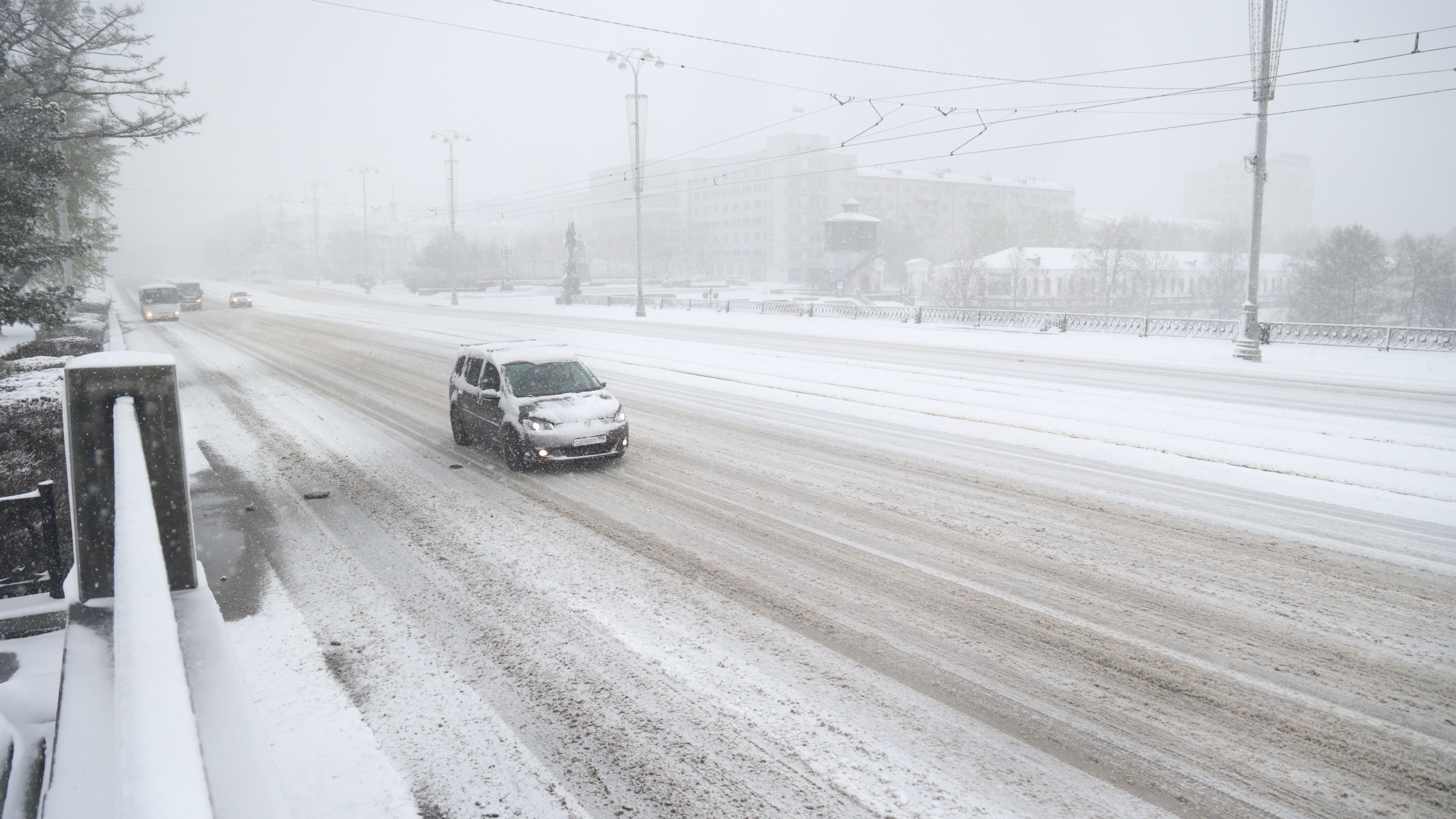 Лучше сидите дома! В Свердловской области объявили штормовое предупреждение из-за снегопада