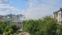 Всё в дыму, жесть, вонь: на западе Волгограда у детского центра вспыхнул крупный пожар