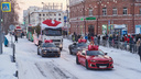 Платформы и костюмы: в Новосибирске прошло шествие новогодних игрушек — сколько денег потратили на шоу