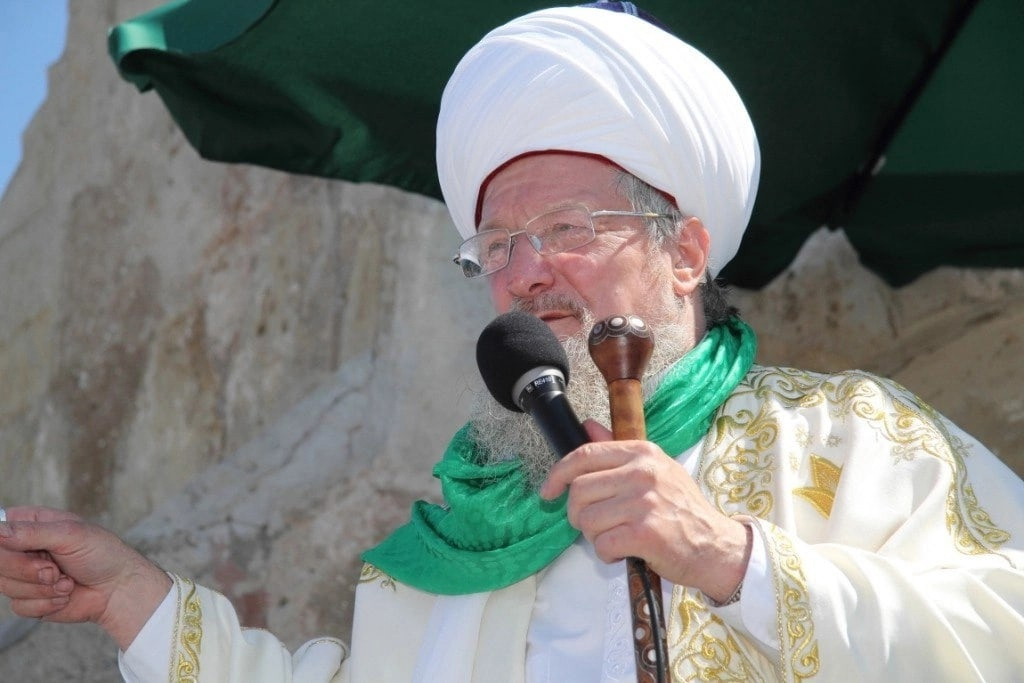 Таджуддин остается духовным лидером для многих мусульман страны