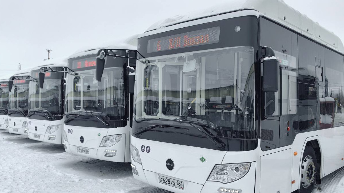 1 марта в Нижневартовске вышли на линию 80 новых автобусов — в них проезд оплачивать не нужно