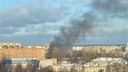 Пожар в центре Архангельска: столб черного дыма видно издалека