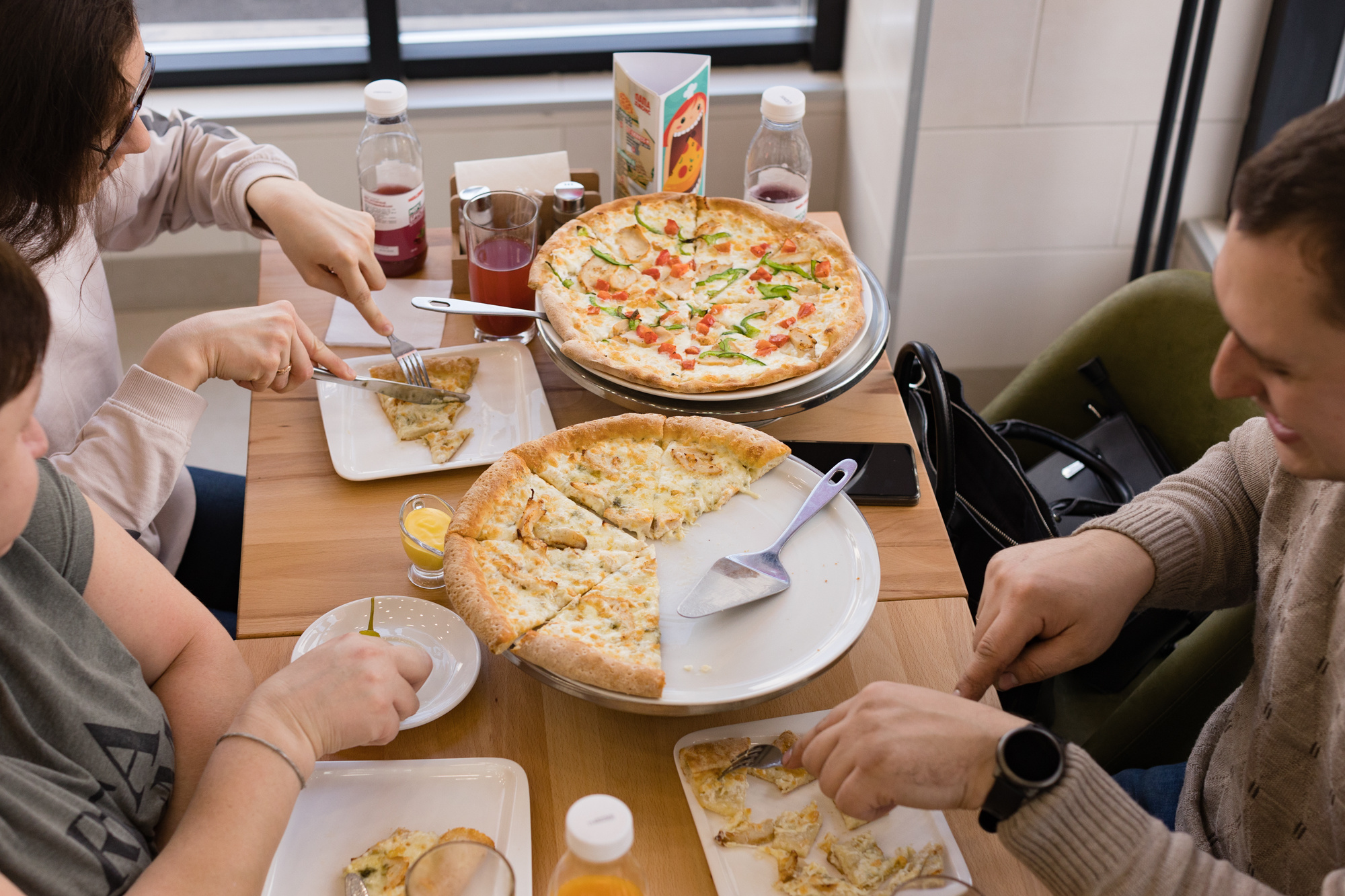 «Папа Джонс» открыл новый ресторан в 6-м микрорайоне на Мясниковой, 27 ...