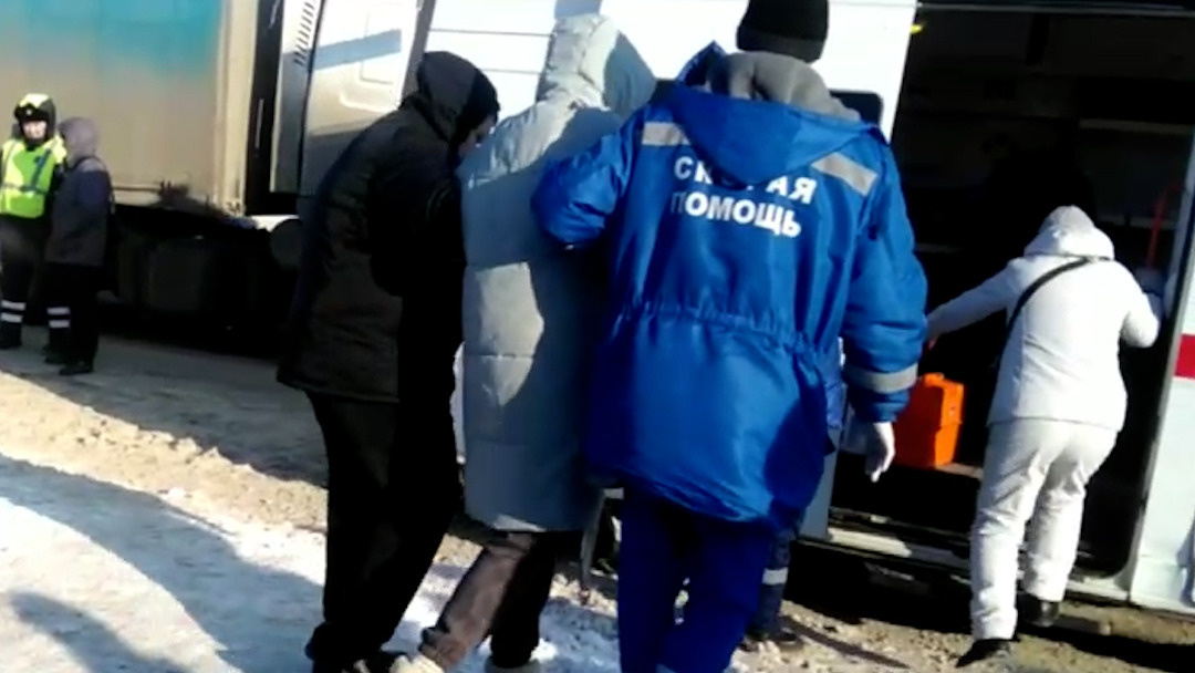 Появилось видео последствий ДТП в Тольятти. Там фура врезалась в людей