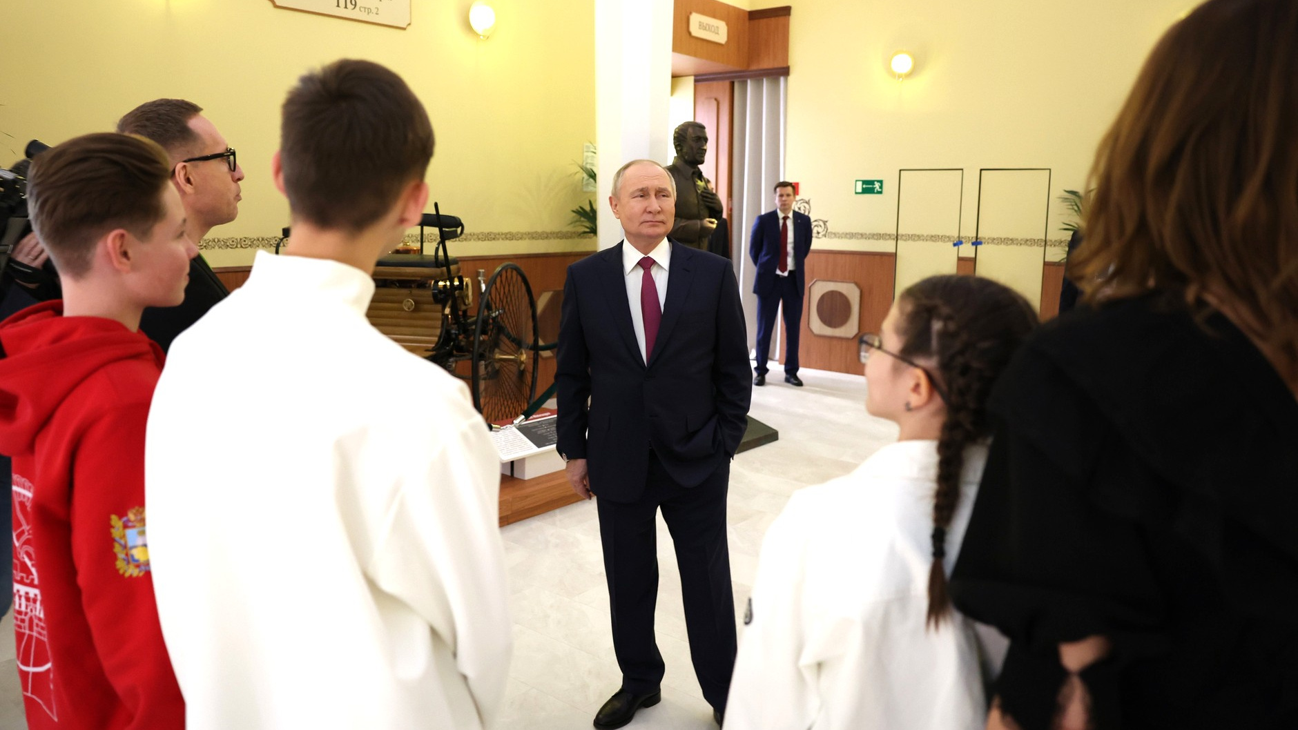 «Немного легкомысленно, но мир любит дерзновенных»: школьник из Челябинска попросил о встрече с президентом РФ