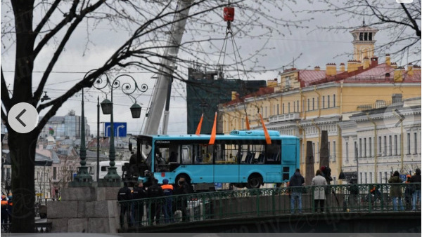 «Он был произведен не у нас»: рухнувший в Мойку в Санкт-Петербурге автобус изготовлен волгоградской компанией