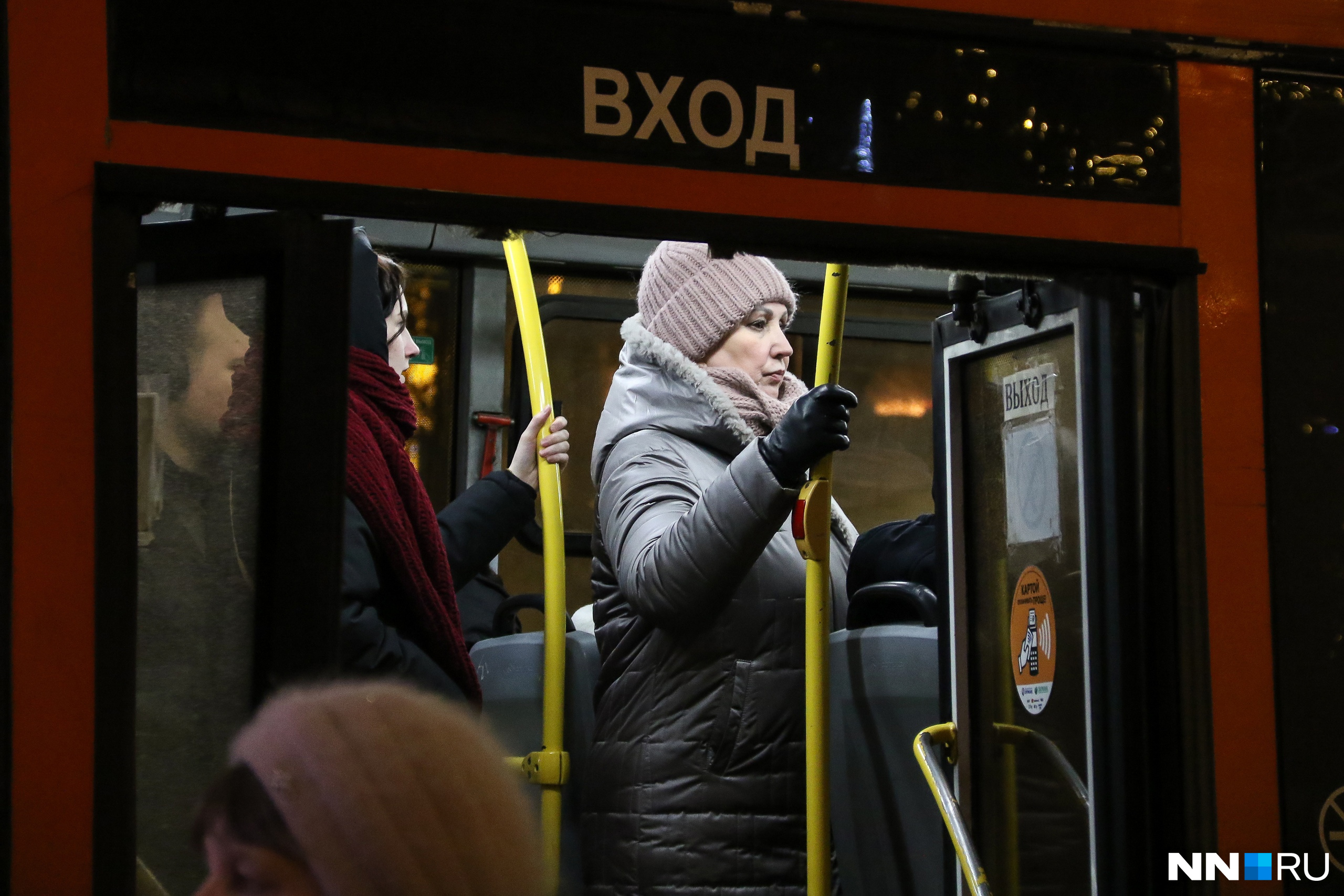 Утомленные маршруткой. Портреты уставших людей из переполненных автобусов Нижнего Новгорода