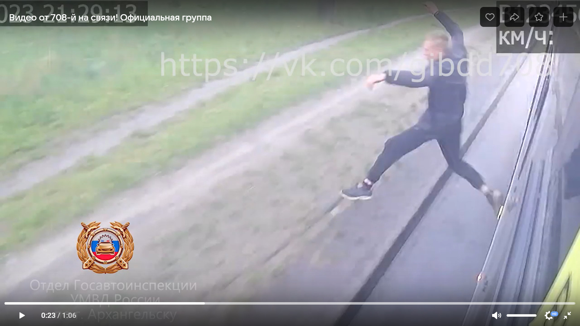 джефф безос с братом. брат безоса. выпрыгивает из машины на ходу. на борту new shepard. пассажир вышел на ходу.