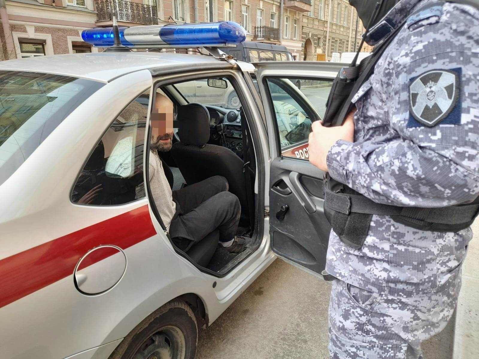 Водитель пытался ножом отбить парковочное место в центре Петербурга
