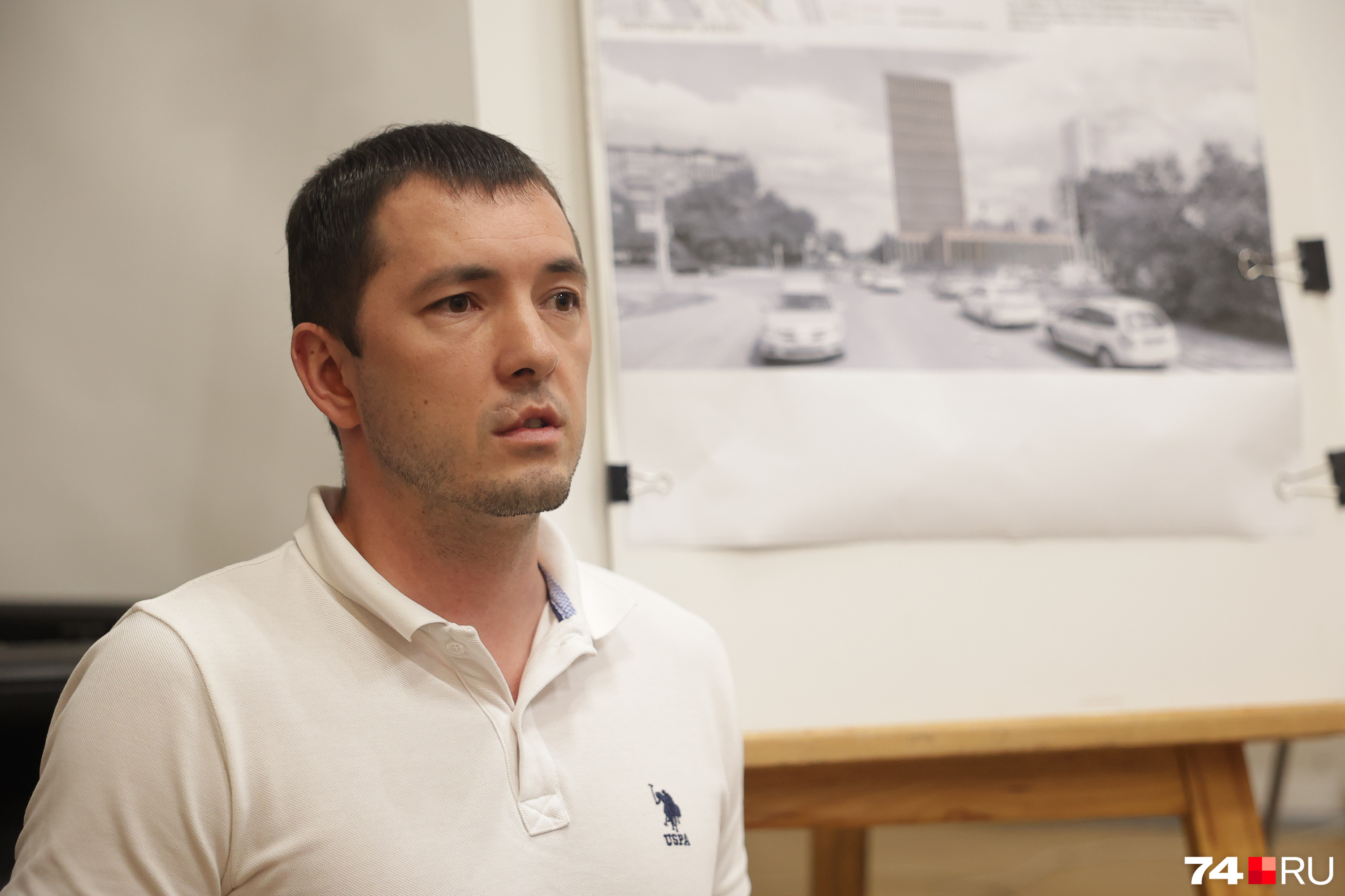 Артем Гиниятуллин встречался с жителями соседних домов по поводу проекта 24-этажки Артем Гиниятуллин встречался с жителями соседних домов по поводу проекта 24-этажки