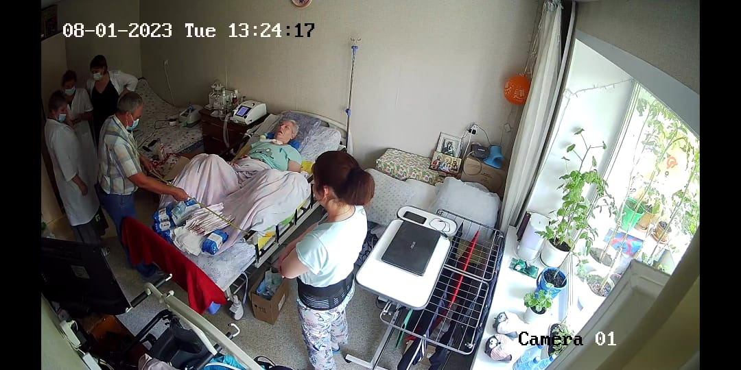 После нашего запроса к семье приехала комиссия врачей После нашего запроса к семье приехала комиссия врачей
