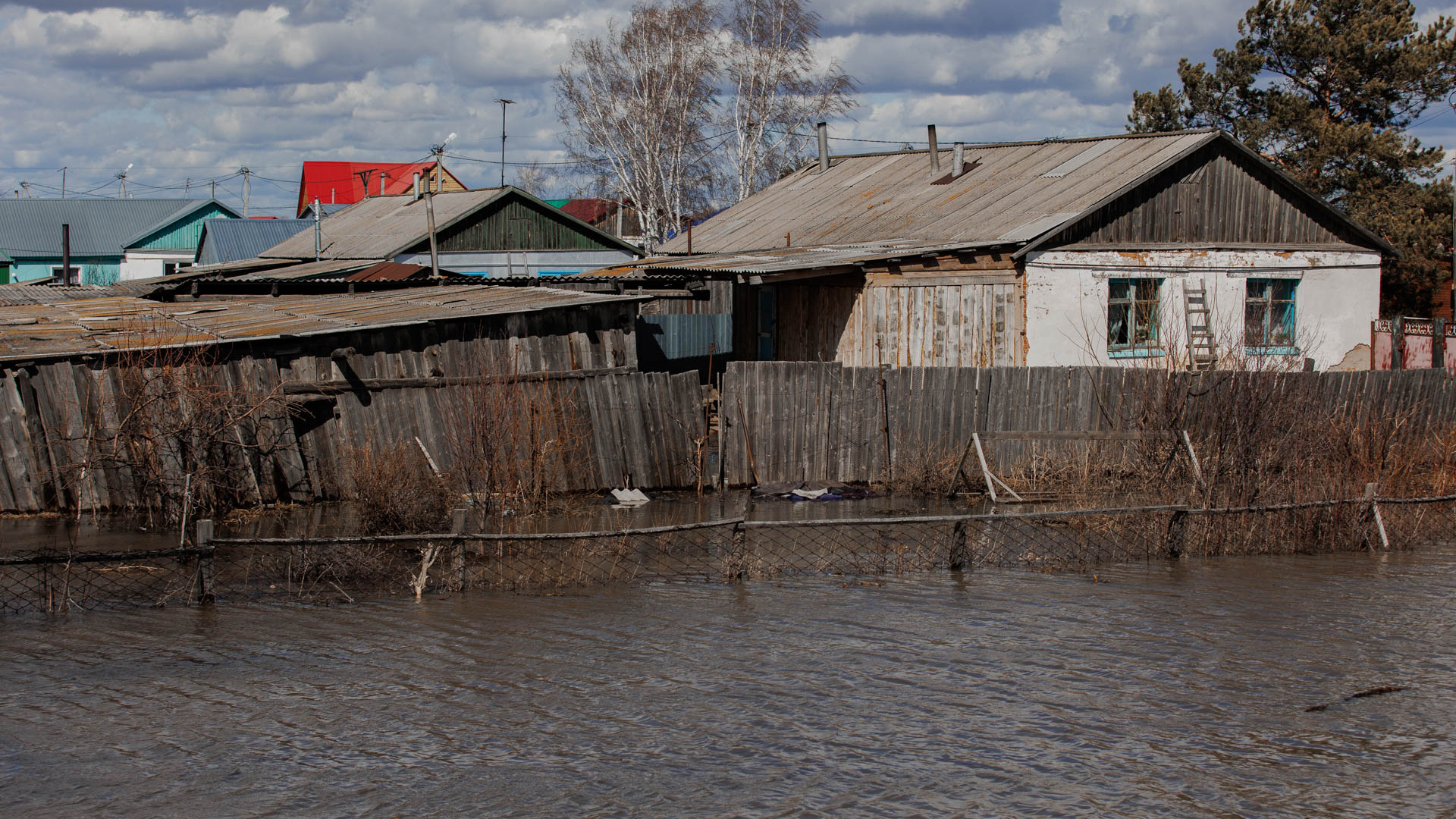 Экстренная эвакуация в Абатском и прорыв на трассе: последние новости о паводке в Тюменской области