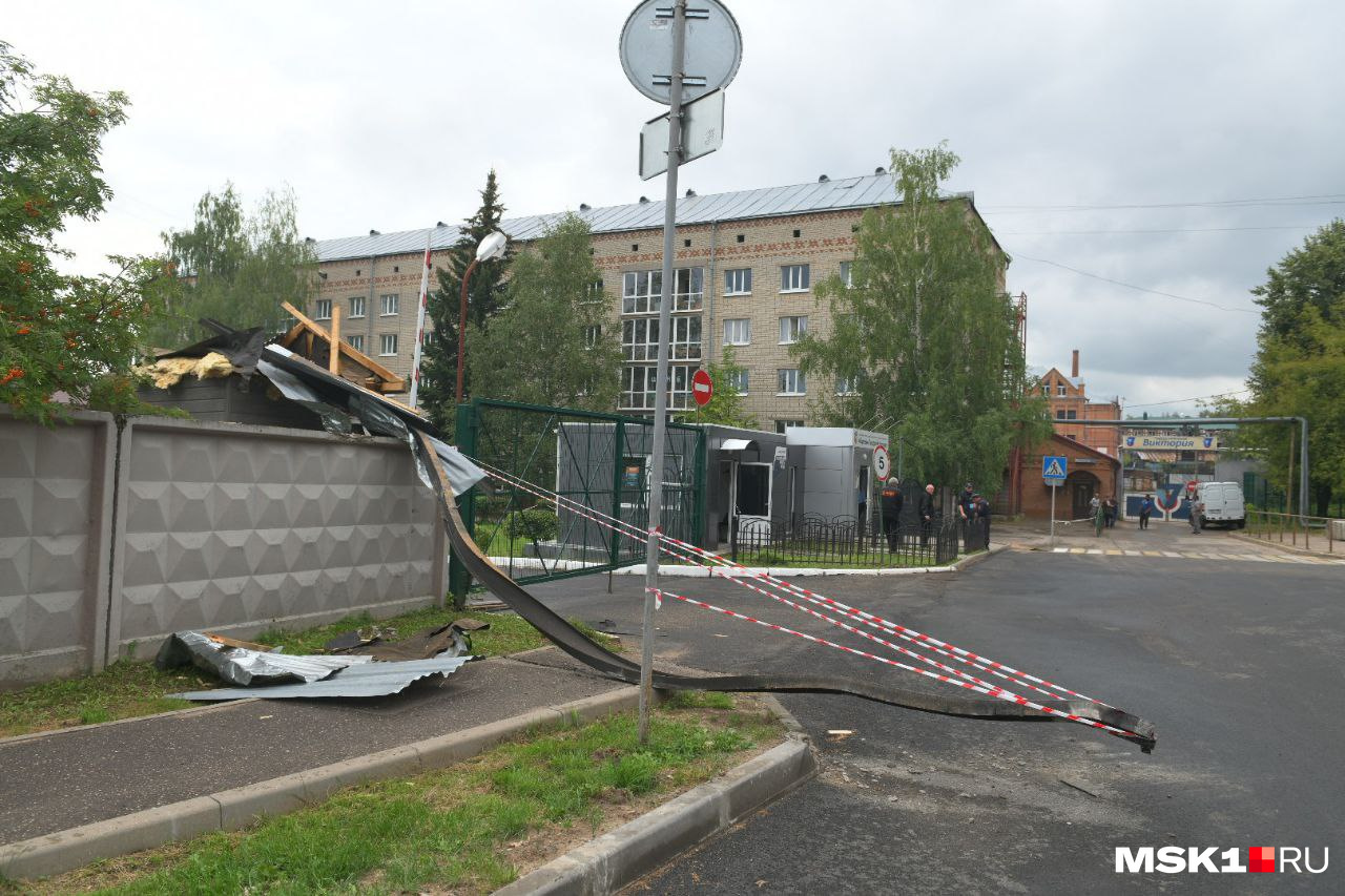 Взрыв на оптико-механическом заводе в Сергиевом Посаде на ЗОМЗ на проспекте  Красной Армии: взрывной гриб, выбило окна, информация о пострадавших, фото  и видео последствий - 9 августа 2023 - ФОНТАНКА.ру