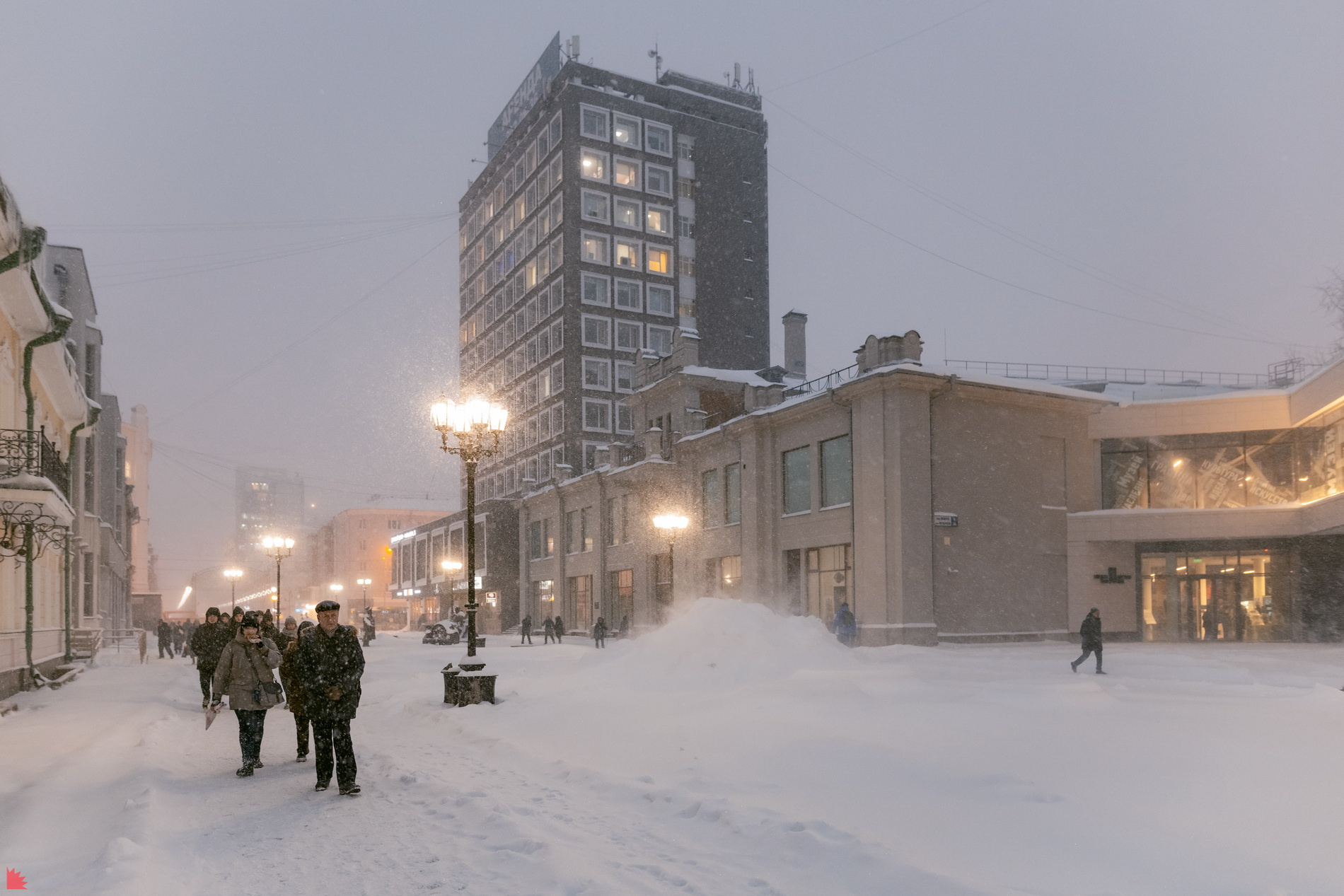 Снегопад екатеринбург. Снежный Екатеринбург. Снег в Екатеринбурге. Снегопад в Екатеринбурге. Екатеринбург сугробы.