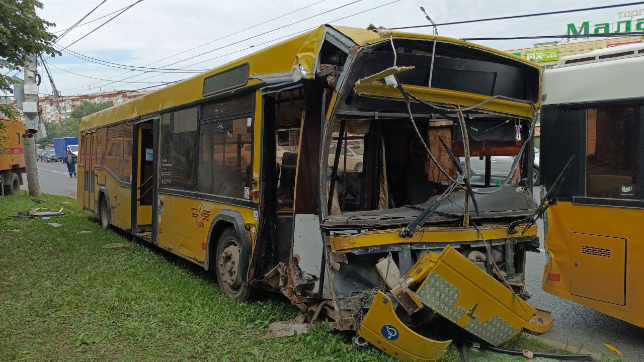 В Ижевске столкнулись два маршрутных автобуса