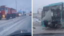 Жители Архангельска сняли видео с места столкновения автобуса и грузовика