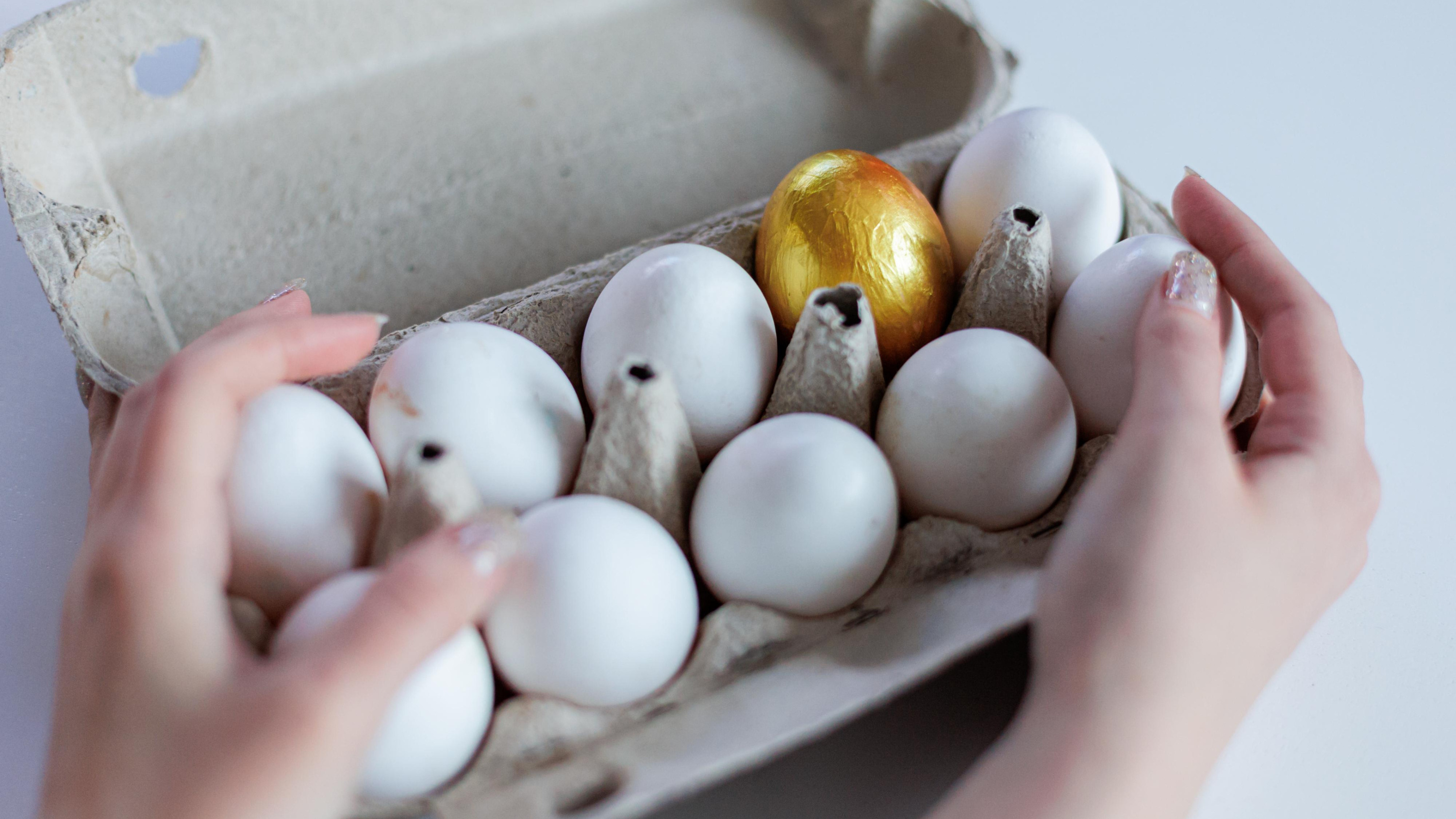 Мини-яйца для мини-омлета. Барнаульцы нашли десяток куриных по запредельно низкой цене