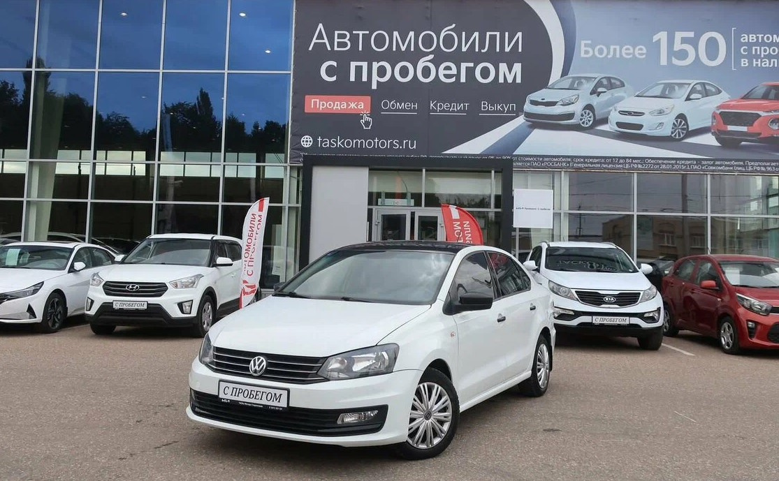 За этот пятилетний VW Polo с пробегом 136 тысяч дилер просил около миллиона рублей. Автомобиль уже продан